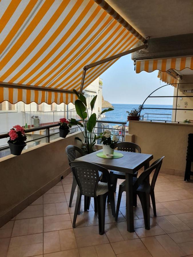 Casa Vacanze Aci Trezza In Front Of The Sea Aci Castello Ngoại thất bức ảnh